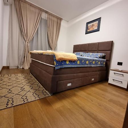 Fantastic New Centre Apartment พอดโกริกา ภายนอก รูปภาพ