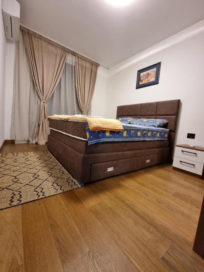 Fantastic New Centre Apartment พอดโกริกา ภายนอก รูปภาพ