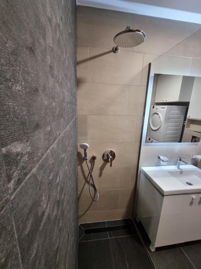 Fantastic New Centre Apartment พอดโกริกา ภายนอก รูปภาพ